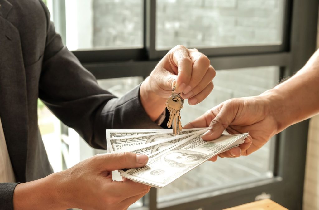 Sell to a Cash Buyer Instead of Listing with an Agent